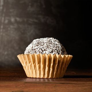 Trufa de chocolate con dulce de leche y coco