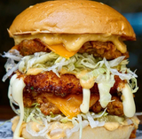 Burger de pui de lux cu cașcaval