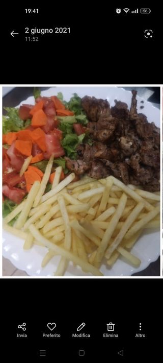 Carne Fiesta Con Ensalada Y Papas Fritas