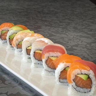 Uramaki Sake Rainbow 