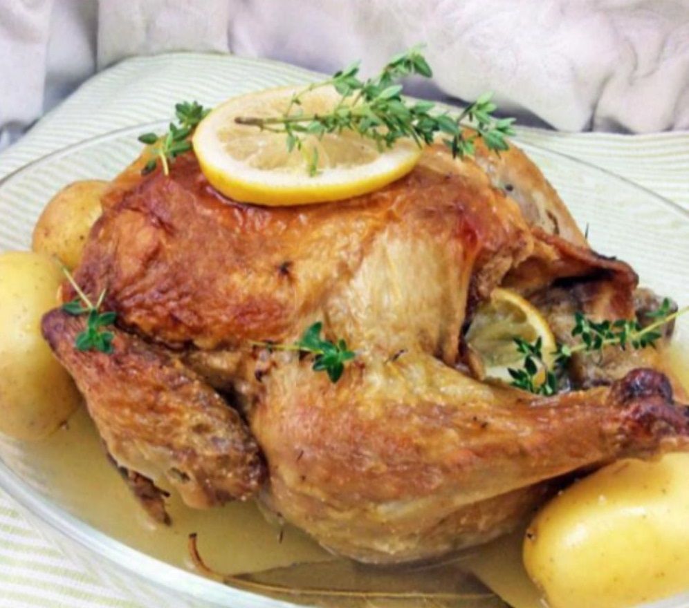 Pollo asado entero con ensalada