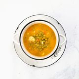 Grašak s domaćim noklicama