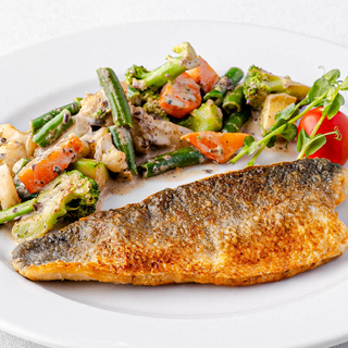 Філе сібаса з овочами (295г)