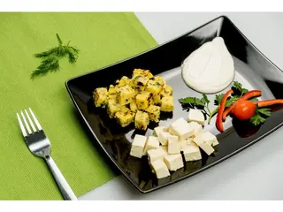 Mămăligă cu tofu și smântână din caju, vegană, fără gluten