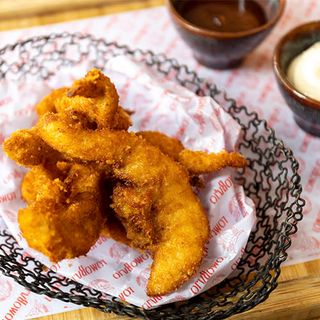 Nuggets de pollo con mayonesa de piparras y salsa barbacoa