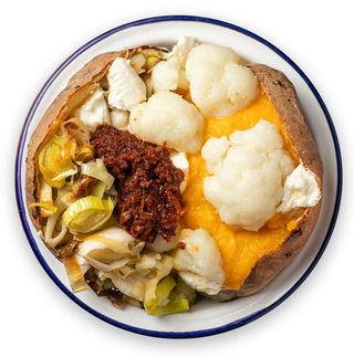 Stracchino, verdure miste e crema di pomodori secchi