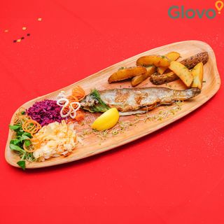 Pstrąg Tęczowy świeży  filet  200g,ziemniaki  , surówka