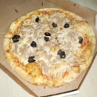Tuna pizza