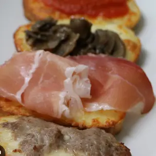 Crostini mixtos  varios (4 pzs.)