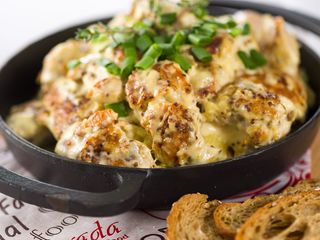 Пиле с едрозърнеста горчица и сметанов сос (370г)