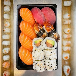 503-Menú Three(14 piezas+4 gyoza de pollo de regalo)