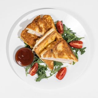 Tosty francuskie na słono z szynką i serem