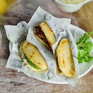 Arepa De Carne Mechada