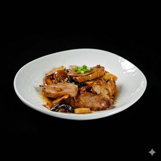 Anatra con bambu e funghi