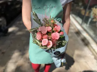 Pink sprey roses