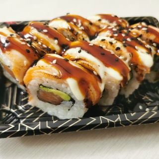 126. Uramaki salmon flambé