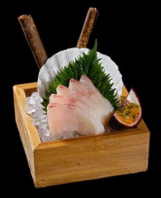 68. Sashimi ricciola