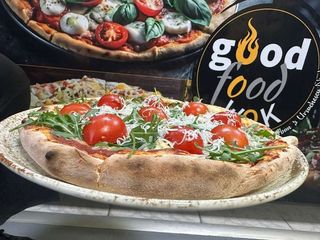 Pizza Quatro Formagio cu rucola și roșii cherry Ø32cm