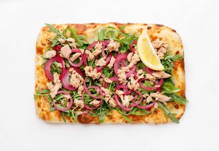 Pizza romană cu ton