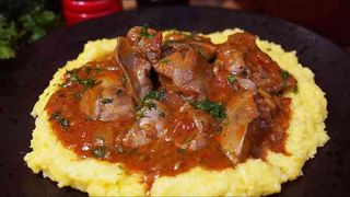 Ficatei de pui cu mamaliguta sau piure