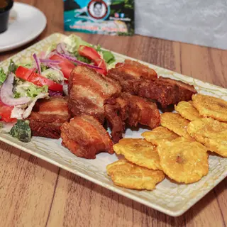 Patacones Con Chicharrón
