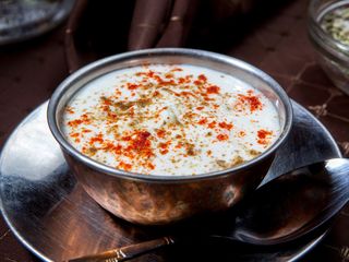 IAURT CU LEGUME (Raita )