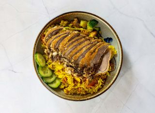 74. Pržena patka sa slatko-kiselim umakom i riža