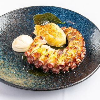 Pulpo A La Brasa Con Alioli Suave
