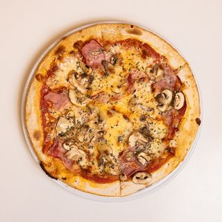 Pizza Artesana De Proscuitto Funghi