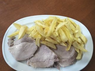 Lomo a la plancha con patatas fritas