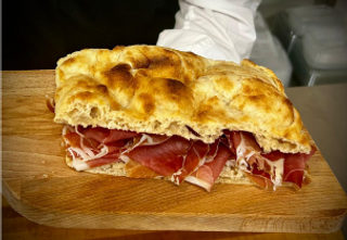 Schiacciata Clásica Con Prosciutto Crudo Di Parma (Mitad)