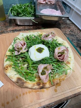 Pizza De Mortadela Y Pistacho