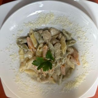 Penne tricolore con pollo e gorgonzola