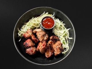 Шашлик зі свинячого ошийку (200/40/40g)