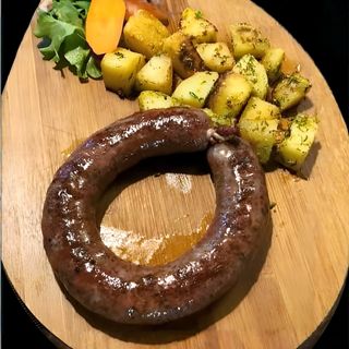 Пресен телешки суджук с домашни картофи