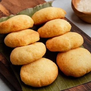 Ración mini arepas fritas rellenas de reina pepiada (5 Uds.)