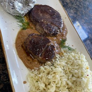 Solomillo con salsa al gusto 