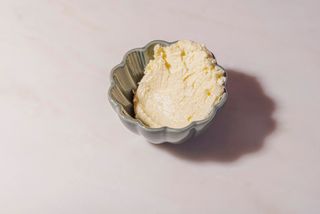 Масло з пармезаном