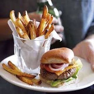 4 Beef sliders & Fries
