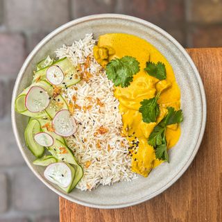 Карі з куркою та рисом