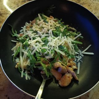 Straccetti di vitello rucola grana