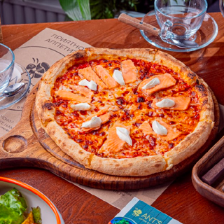 Пиццетта с лососем и сыром Маскарпоне классическая (22 см.)