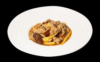 37. Manzo con bambù e funghi