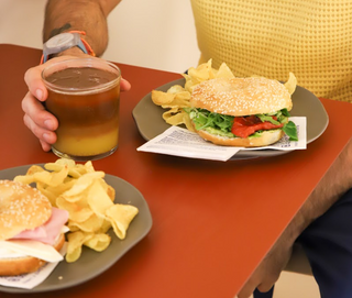 Menú bagel moderno + cold brew