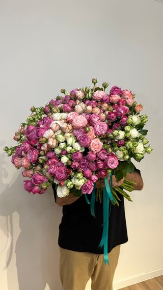 XXxxxL Size Bouquet with spray roses