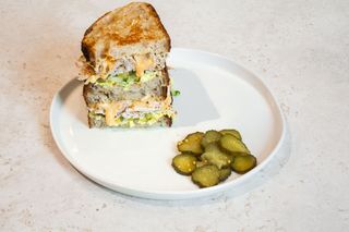 Сендвіч з індичкою та сирним соусом, 420 г