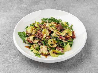 ЗЕЛЕНИЙ САЛАТ З АВОКАДО ТА В'ЯЛЕНИМИ ТОМАТАМИ (180g)