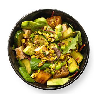 Веганський салат з авокадо та ананасами