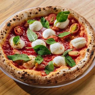 PIZZA DE MARGHERITA QUEEN ITALIANA medio