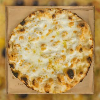 Pan De Pizza Con Ajo Y Mozzarella